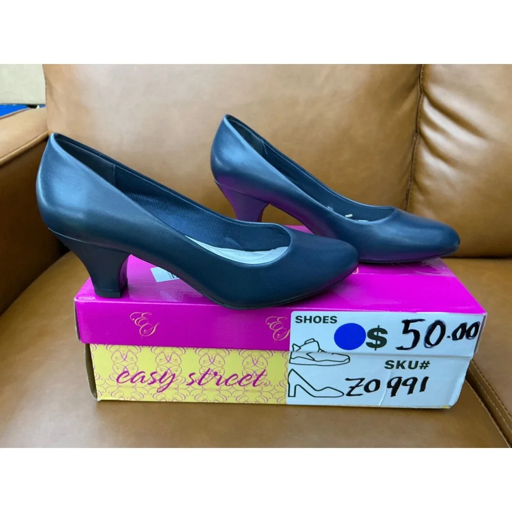 Easy Street Fabulous Pumps Womens 7W Navy New Round Toe Comfort Kitten Heel